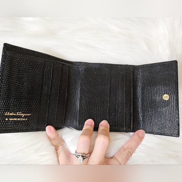 ❌SOLD❌ 🖤Salvatore Ferragamo Wallet🖤 - Picture 7 of 10